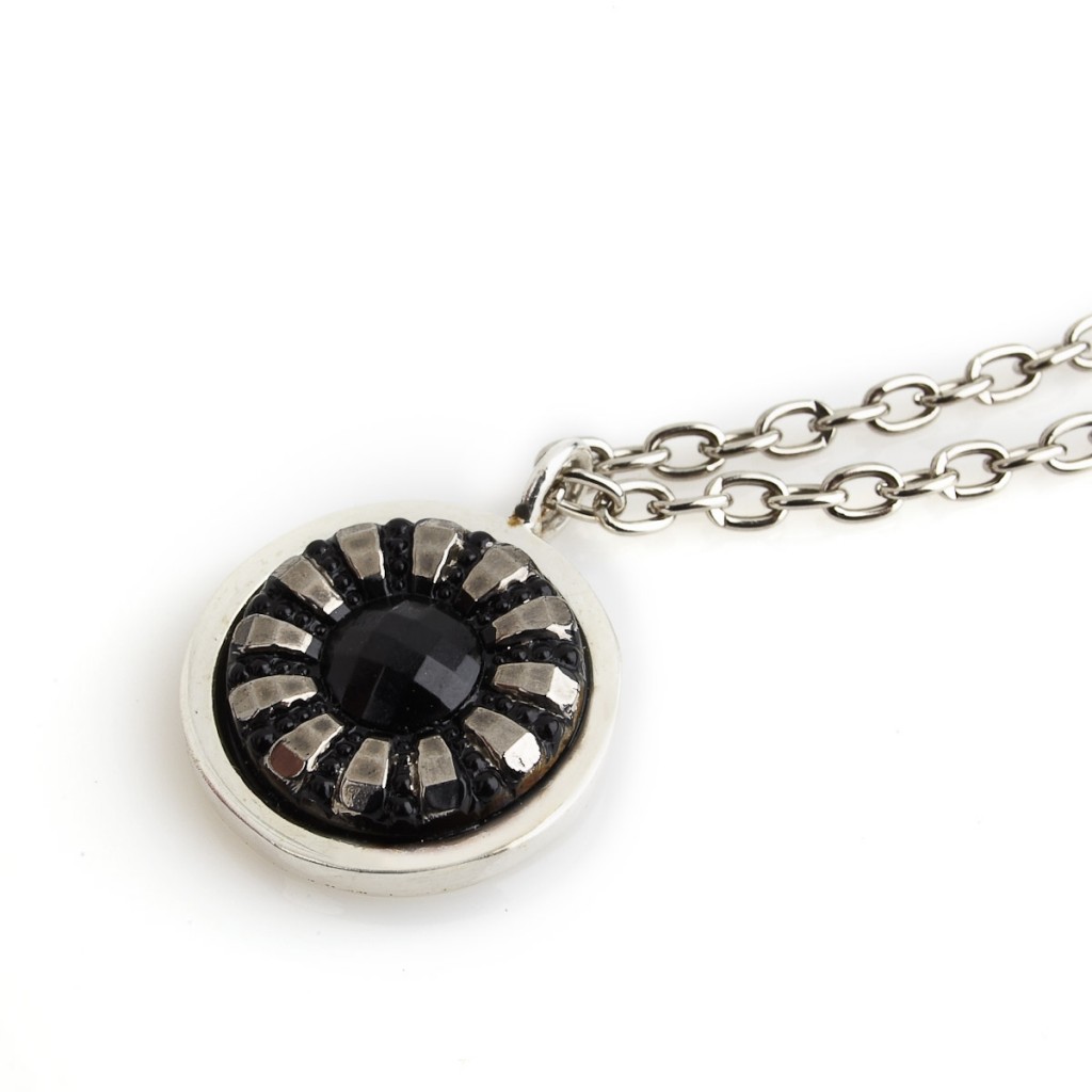 Confection_GlassDaisyPendant_Silver_02_55